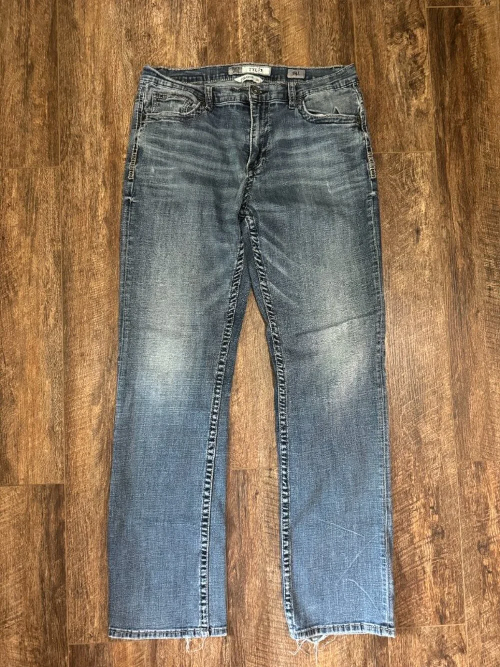 BKE Tyler Straight Leg Medium Wash Distressed Denim Jeans Size 34L